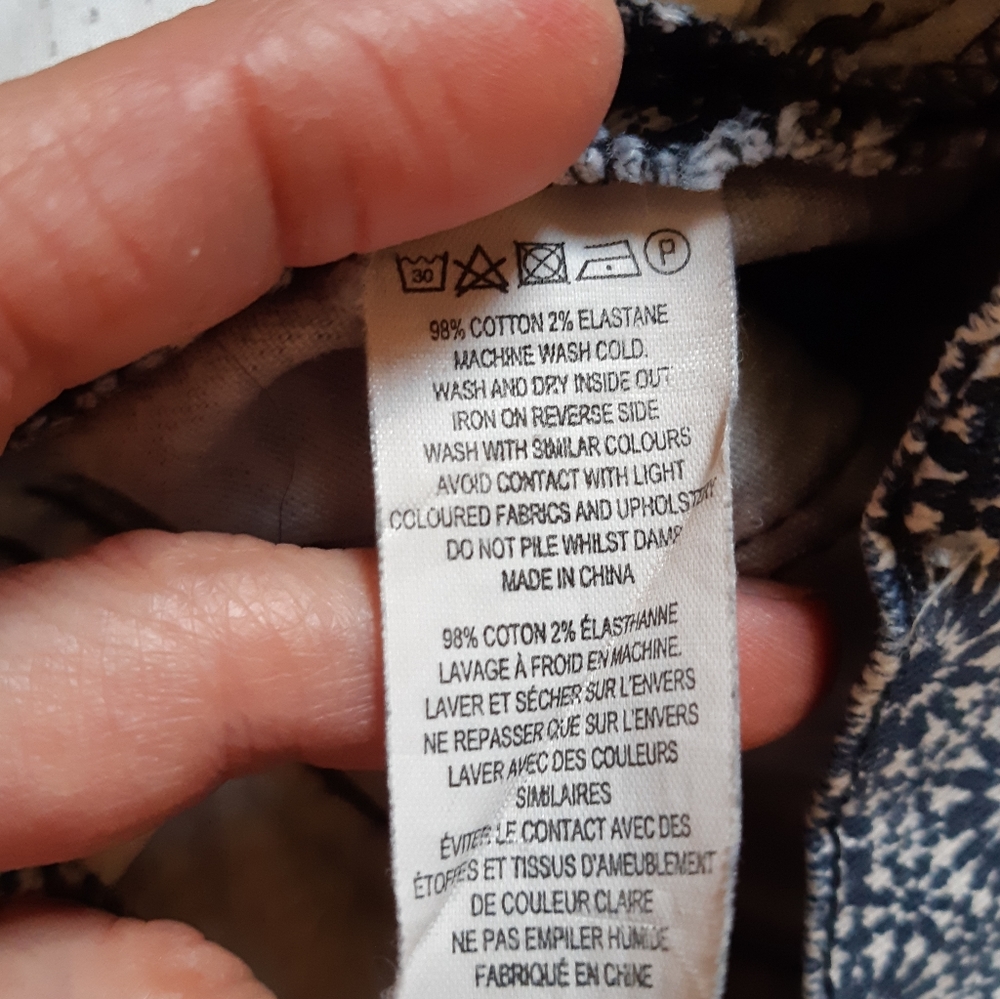 2/25$***French Connection Patterned Jeans - Picture 6 of 7